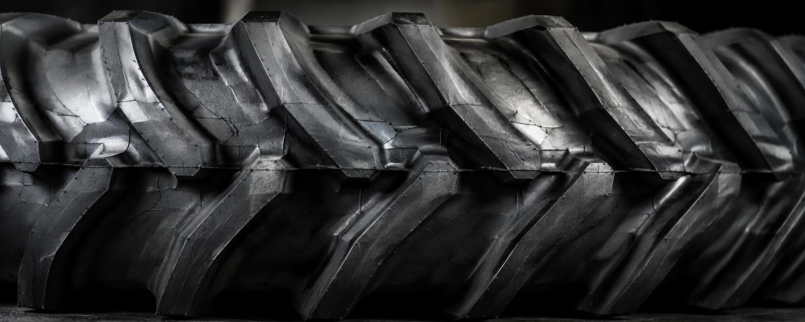 Cravo renovado de pneu agrícola recapado